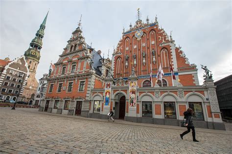 discover latvia tours.